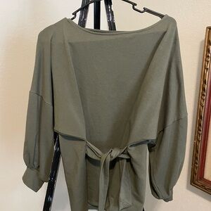 Amour vert size OS puff sleeve shirt